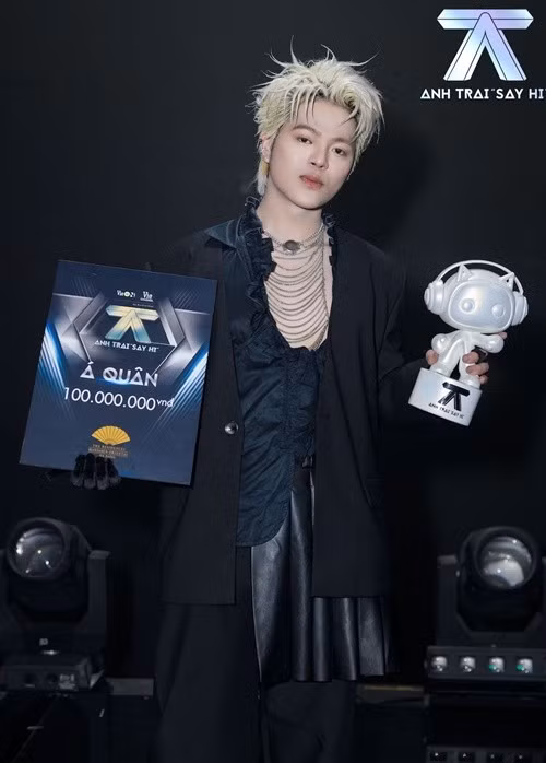 Tên tuổi của Quang Anh Rhyder hâm nóng khi anh tham gia chương trình Anh trai say hi 2024. Ở cuộc thi này, nam ca sĩ đoạt danh hiệu á quân. Ảnh: Vietnamnet.