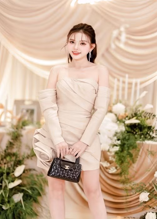 Thu Thủy ngày càng gợi cảm, trẻ trung sau 7 năm tái hôn. Ảnh: FB Thu Thủy.