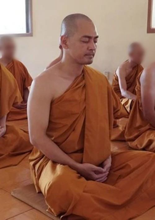 Trên trang cá nhân, Phan Anh chia sẻ một số lợi ích trong khóa xuất gia gieo duyên mà anh có được như càng đẹp trai và trẻ ra, biết buông bớt cái tôi ngạo mạn, biết chú tâm vào thực tại, thấy mình như khỏe hơn mỗi ngày. Ảnh: FB Phan Anh.