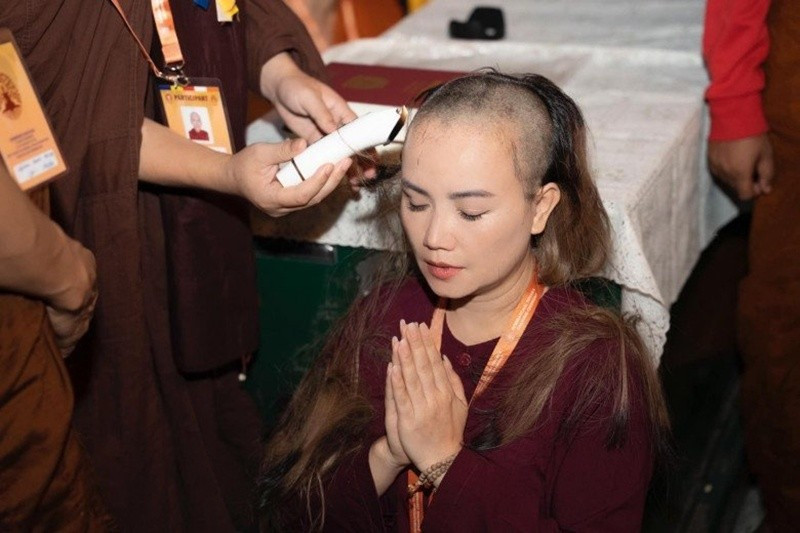 Năm 2023, Hoàng Yến xuống tóc, xuất gia gieo duyên tại Ấn Độ. Ảnh: Người Đưa Tin.