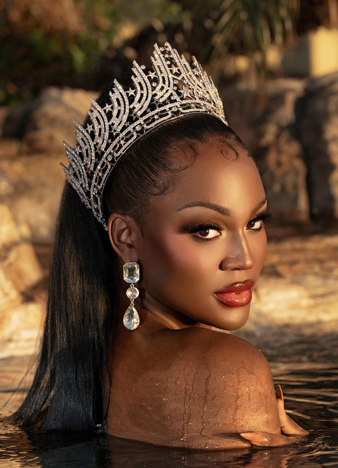 Trước đó, cô giành vương miện Miss International Queen USA 2025. Ảnh: Instagram Midori Monet.