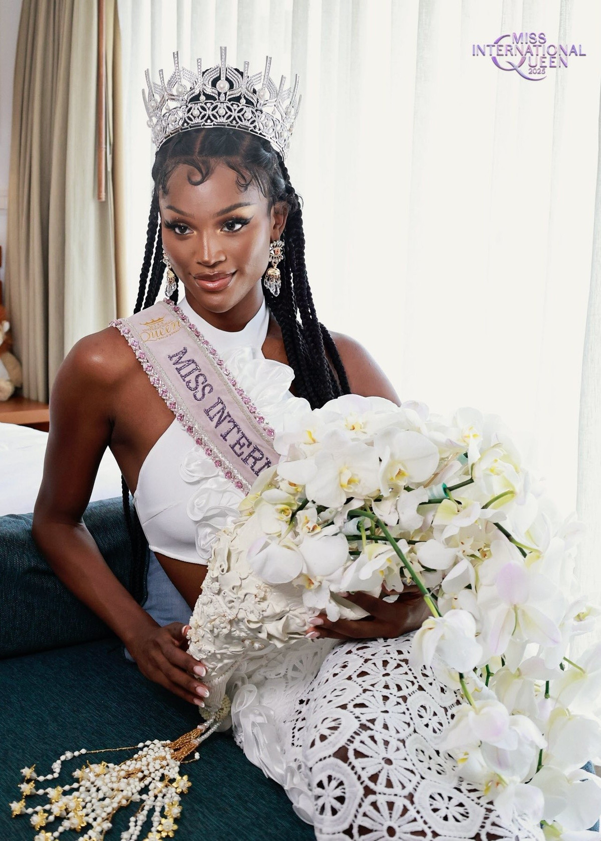 Sau khi đăng quang, người đẹp chia sẻ trên trang cá nhân: "Tôi dành nhiều tâm huyết cho cuộc thi Hoa hậu Chuyển giới Quốc tế 2025. Cảm ơn ê-kíp đã luôn động viên khi tôi muốn khóc". Ảnh: Miss International Queen.