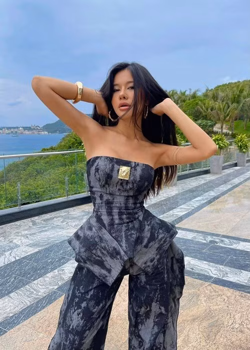 Theo Thương Hiệu Đời Sống, Senaivi đã tốt nghiệp chuyên ngành Thiết kế sáng tạo tại Đại học RMIT. Ảnh: FB Mlô H Senaivi.