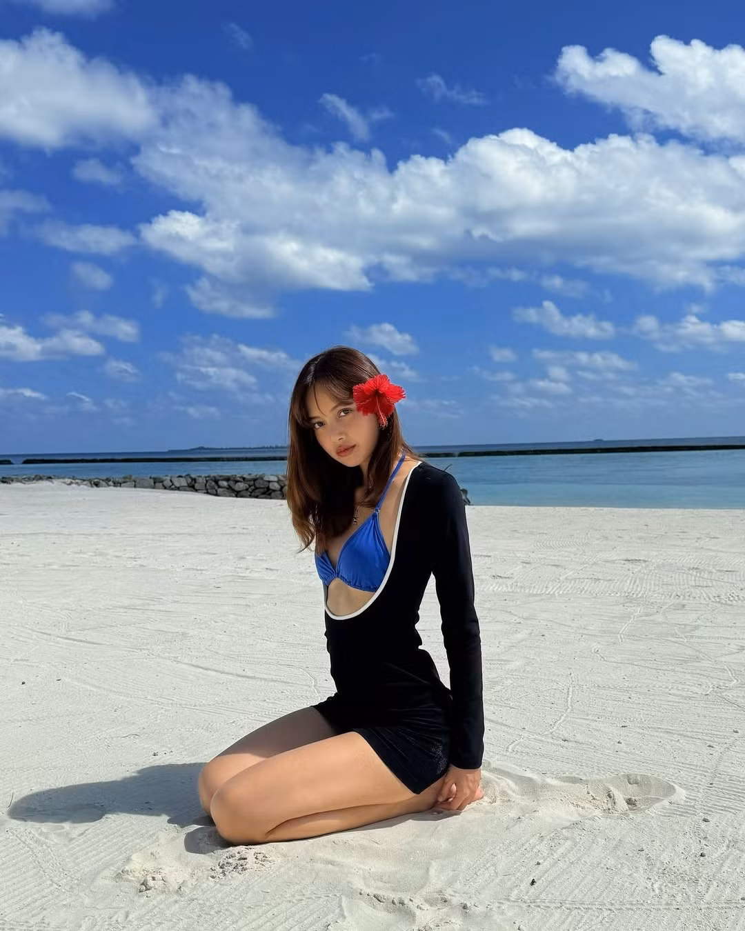 Lisa lúc quyến rũ và cá tính, khi lại ngọt ngào, gợi cảm. Ảnh: Instagram Lisa.