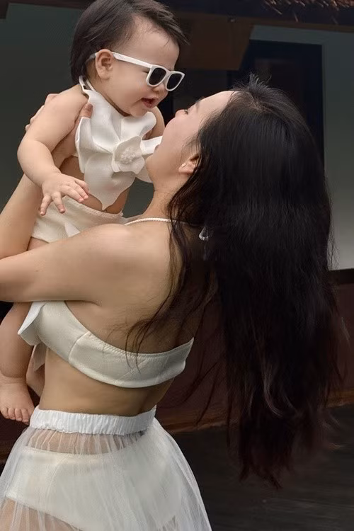 Năm 2021, khi còn son rỗi, nữ diễn viên phim Hương vị tình thân sở hữu vòng ba 98cm. Ảnh: FB Phương Oanh.