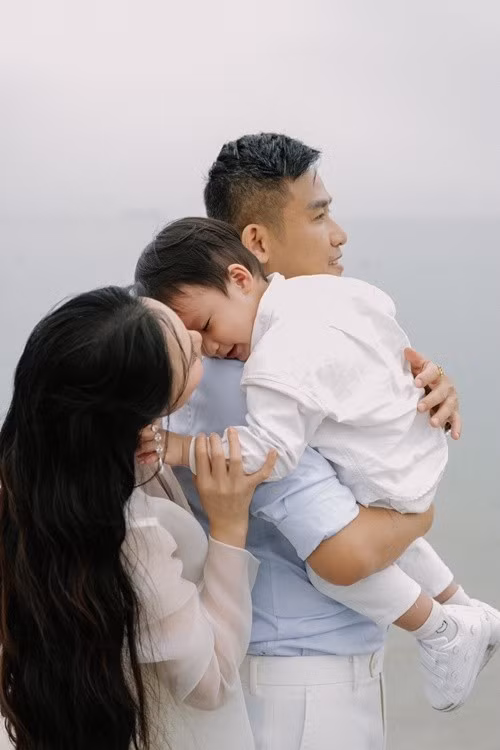 Bé Táo - con trai Hồ Quỳnh Hương và doanh nhân Công Thành năm nay 2 tuổi, có vẻ ngoài kháu khỉnh. Ảnh: FB Hồ Quỳnh Hương.