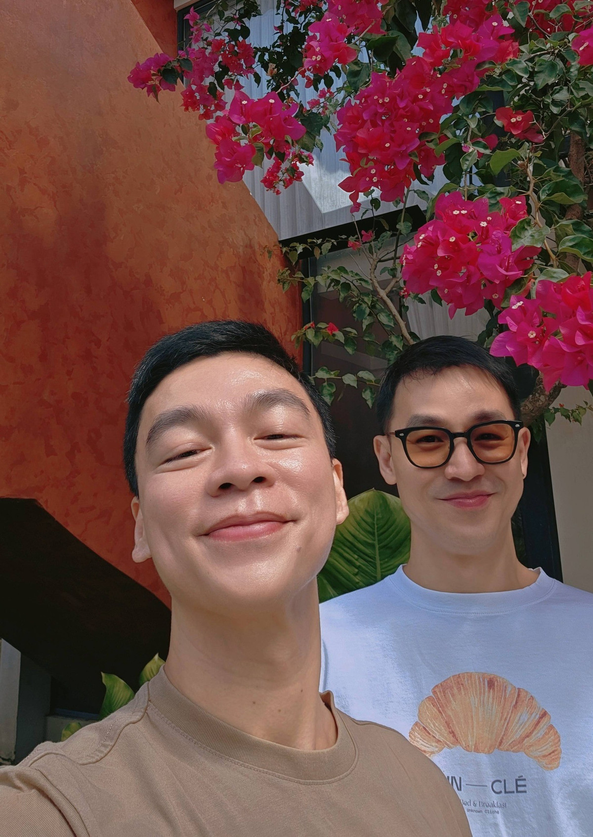 Adrian Anh Tuấn và bạn đời chia sẻ trên Phụ Nữ Việt Nam, cả hai hiểu được mình đang có được gì và luôn cảm thấy "đủ" với sự chọn lựa của mình, cùng lấy đó làm động lực để cố gắng mỗi ngày cùng nhau xây đắp và giữ vững cuộc sống gia đình.