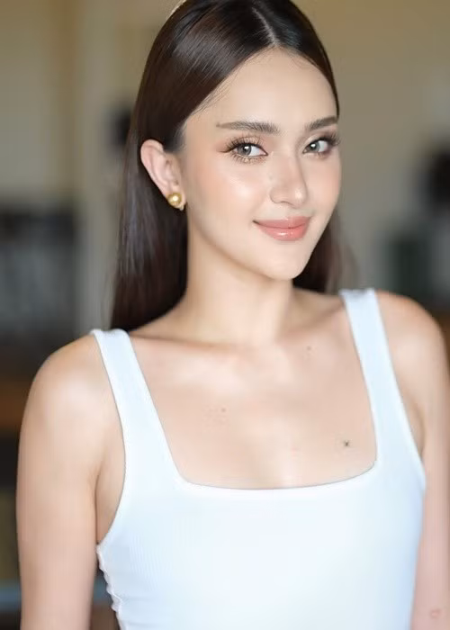 Nàng hậu có mẹ là người mang hai dòng máu Philippines và Tây Ban Nha. Ảnh: FB Maria Ahtisa Manalo.