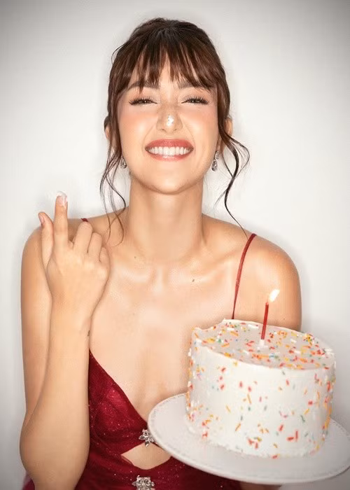 Maria ngày càng quyến rũ, ngọt ngào sau Hoa hậu Hoàn vũ Philippines 2025. Ảnh: FB Maria Ahtisa Manalo.