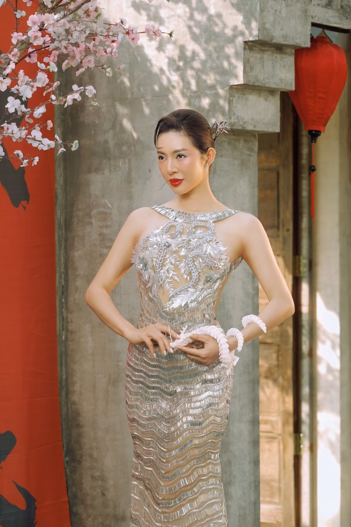 Người đẹp cũng nhìn nhận quãng thời gian ba năm kinh doanh chưa đạt kết quả như mong muốn là bài học quan trọng, giúp cô rèn luyện sự nhẫn nại, khiêm tốn và học cách đi chậm lại để quan sát rõ hơn trước khi tiến về phía trước. Với Thiên Hương, việc không bỏ cuộc, kiên trì chờ đợi cơ hội quay trở lại chính là nền tảng để cô trở nên mạnh mẽ và vững vàng hơn trong hiện tại.