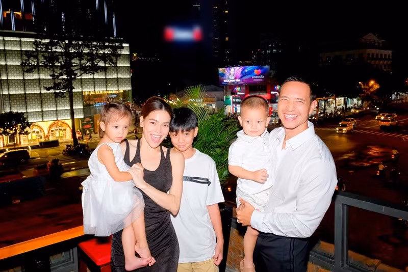 Cách đây không lâu, Hồ Ngọc Hà tiết lộ Kim Lý đưa Subeo sang New Zealand tham quan trường học mới để du học. Ảnh: FB Kim Lý.