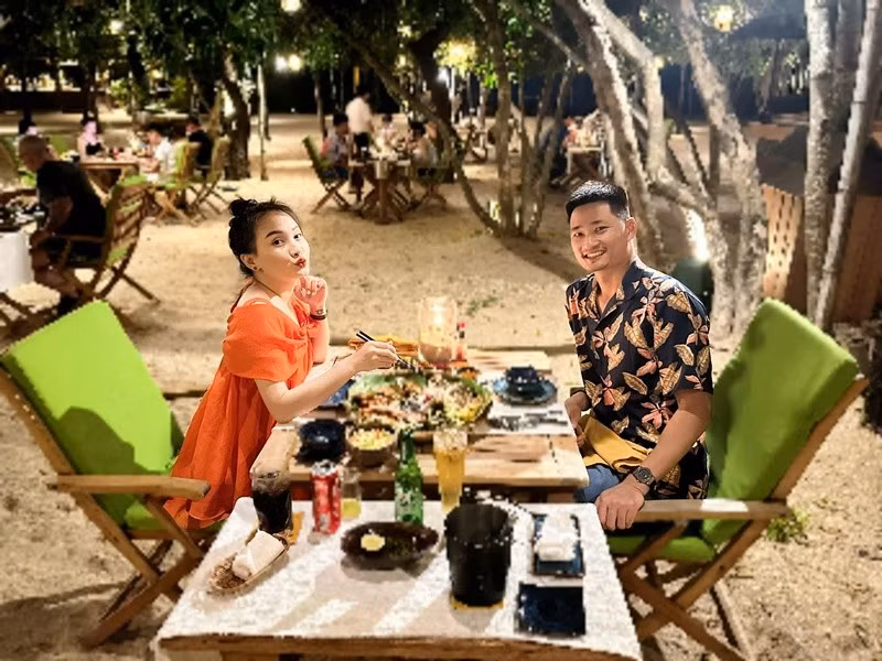 Nhiều khán giả cho rằng Bảo Thanh đóng phim còn chồng cô thì là "cây hài" trong gia đình. Ảnh: FB Đức Thắng.