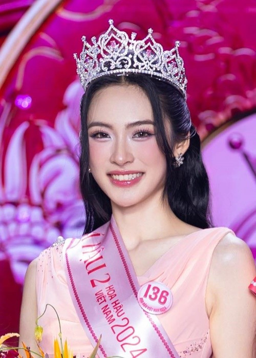 Theo Gia Đình Xã Hội, Á hậu 2 Hoa hậu Việt Nam 2024 Vân Nhi sinh ra trong gia đình làm nghề đánh bắt hải sản tại Đồ Sơn, Hải Phòng. Ảnh: FB Vân Nhi.