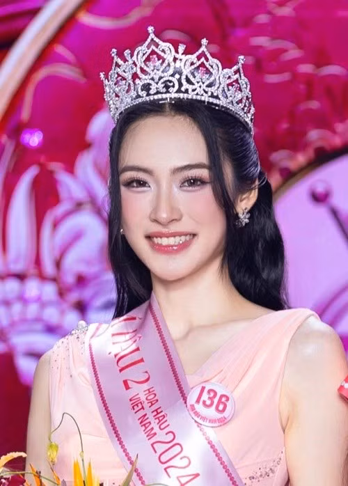 Theo Gia Đình Xã Hội, Á hậu 2 Hoa hậu Việt Nam 2024 Vân Nhi sinh ra trong gia đình làm nghề đánh bắt hải sản tại Đồ Sơn, Hải Phòng. Ảnh: FB Vân Nhi.