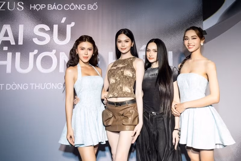 Tâm Như chúc Hương Giang luôn tự tin, tỏa sáng, và mãi là top 1 trong trái tim cô. Ảnh: FB Hà Tâm Như.