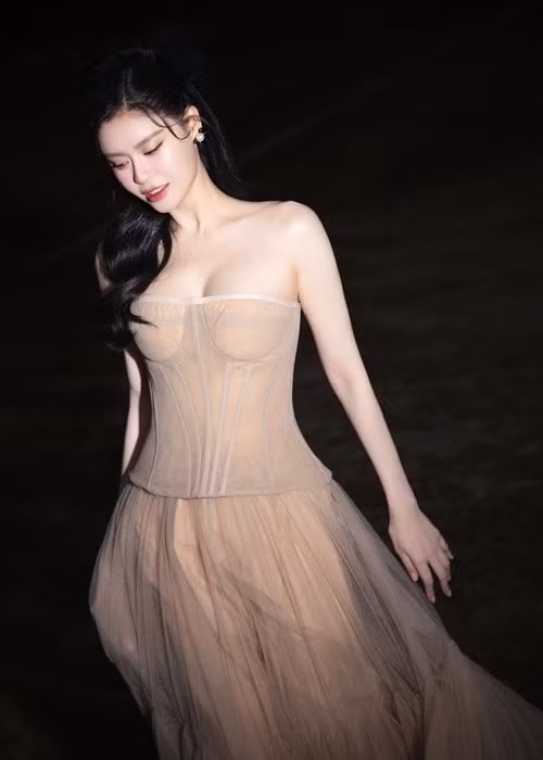 Vóc dáng của Trương Quỳnh Anh hiện tại đầy quyến rũ khiến bao người phải mê đắm. Ảnh: FB Trương Quỳnh Anh.