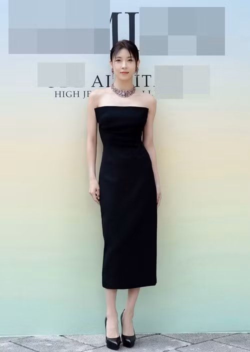 Không chỉ có gương mặt đẹp, Ha Ji Won còn ghi điểm nhờ vóc dáng thon gọn, săn chắc, phản ánh lối sống năng động và kỷ luật trong việc tập luyện. Ảnh: Instagram Ha Ji Won.