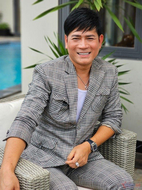 Ở Việt Nam, nam ca sĩ có một biệt thự trên diện tích đất 550m2 trị giá 22 tỷ đồng, một villa 1.200m2 tổng trị giá 35 tỷ đồng và nhà 5 tầng trên diện tích đất 600m2. Ảnh: Vietnamnet.