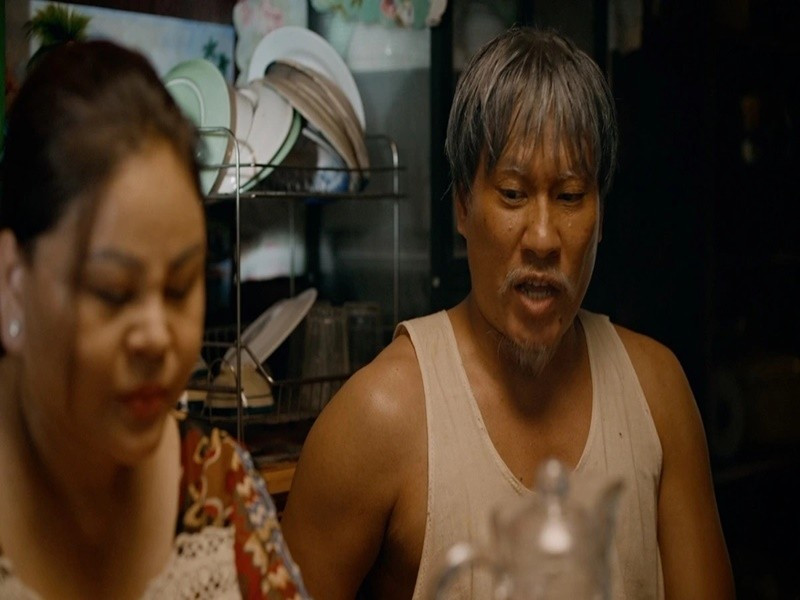 Nam diễn viên chia sẻ trên Người Lao Động về quá trình tăng cân đóng phim: "Quá trình đó khoảng 1 tháng 10 ngày, Tuấn thay đổi lộ trình tập gym, ăn một ngày 7 cữ, cữ cuối cùng trong ngày Tuấn phải ăn 1kg chân giò sau đó đi ngủ ngay". Sau khi phim Cô dâu hào môn kết thúc, Kiều Minh Tuấn giảm 13 kg sau 2 tháng. Ảnh: VOV.