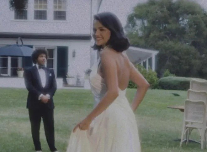 Theo Znews, hôn lễ của Selena Gomez có sự tham gia của Taylor Swift, Paris Hilton, Martin Short và Steve Martin. Ảnh: VTV.