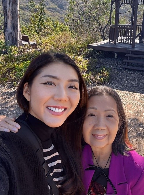 "Sau 11 năm Quyên phải nói lời chia tay với đứa con tinh thần cũng như niềm tự hào duy nhất của mình và bắt đầu con đường mới. Mình rất sợ nhưng mình tin cánh cửa này đóng cánh cửa mới sẽ mở ra”, cô trải lòng. Ảnh: FB Ngọc Quyên.