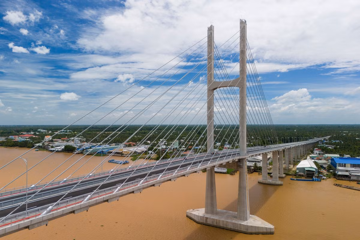 Cầu Rạch Miễu 2 không chỉ là công trình giao thông quan trọng mà còn mang lại nhiều lợi ích lâu dài cho cả khu vực Đồng Tháp và Vĩnh Long. Một trong những tác động lớn nhất là việc cải thiện kết nối giao thông giữa các tỉnh trong khu vực Đồng bằng sông Cửu Long.