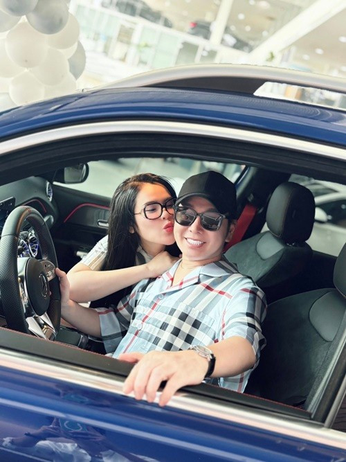 Vũ Luân mua xe, tậu nhà cho con chung với Phương Lê. Ảnh: FB Phương Lê.