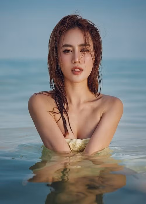 Khối tài sản của Lan Ngọc được cho là “không phải dạng vừa”. “Chị đẹp” có biệt thự 2 mặt tiền, căn hộ cao cấp, xe hơi sang trọng.