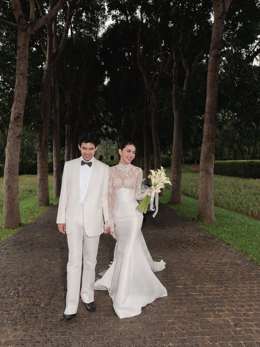 Theo Vietnamnet, Mai Davika và Ter Chantavit lần đầu gặp gỡ trong quá trình thực hiện bộ phim điện ảnh Tình người duyên ma năm 2013. Năm 2017, sau khi hoàn tất quá trình ghi hình bộ phim Nhân cách trong em, Mai Davika và Ter Chantavit dính như sam. Năm 2018, cả hai công khai hẹn hò. Ảnh: Instagram Mai Davika.