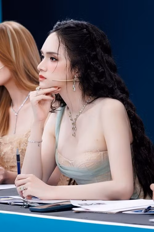 Hương Giang từng công khai hẹn hò Criss Lai và Matt Liu. Sau hai mối tình này, cô kín tiếng về chuyện tình cảm. Ảnh: FB Hương Giang.