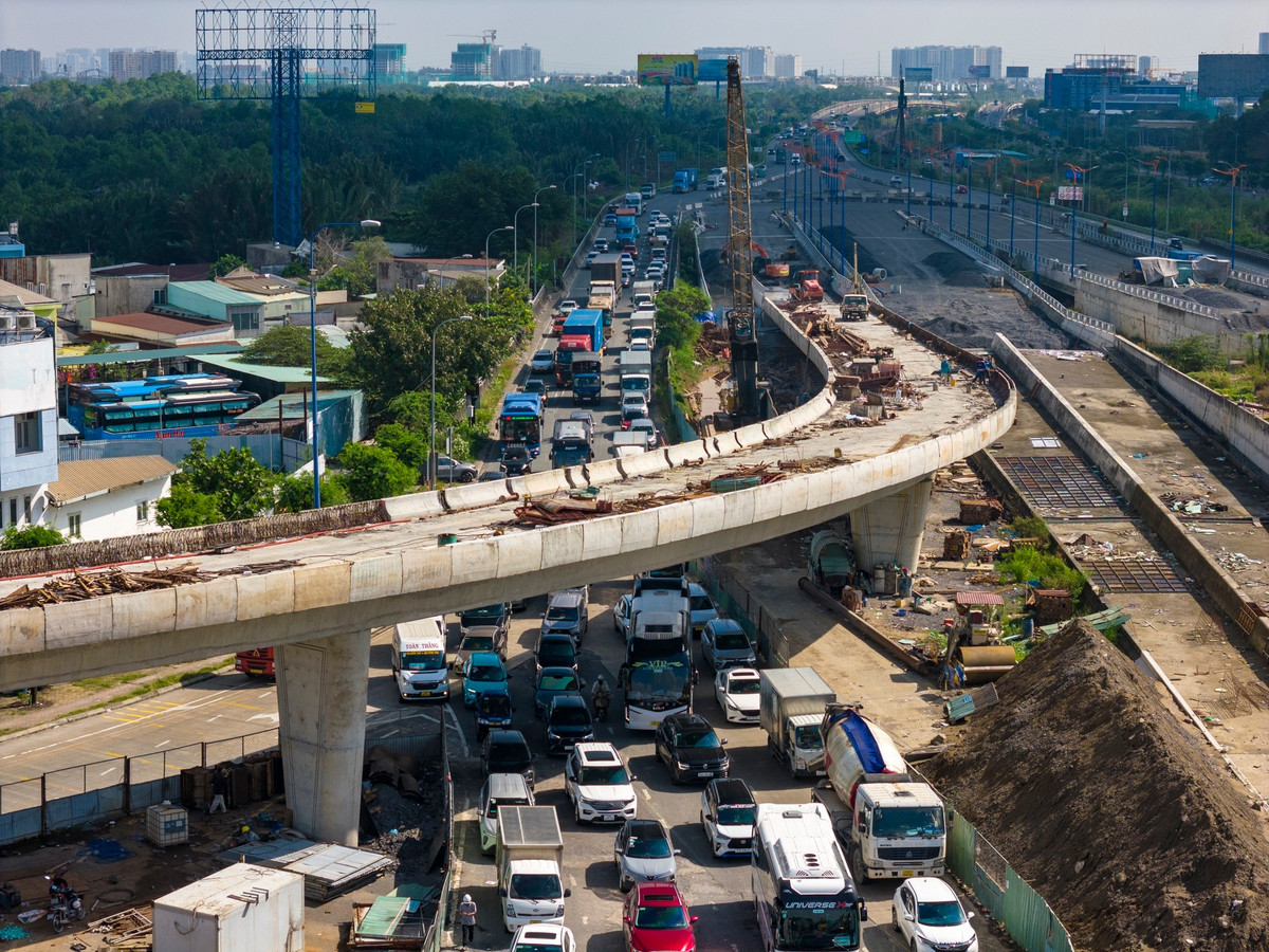 View - Cận cảnh cầu vượt nút giao An Phú dự kiến thông xe trong năm nay | Báo Tri thức và Cuộc sống - TIN TỨC PHỔ BIẾN KIẾN THỨC 24H