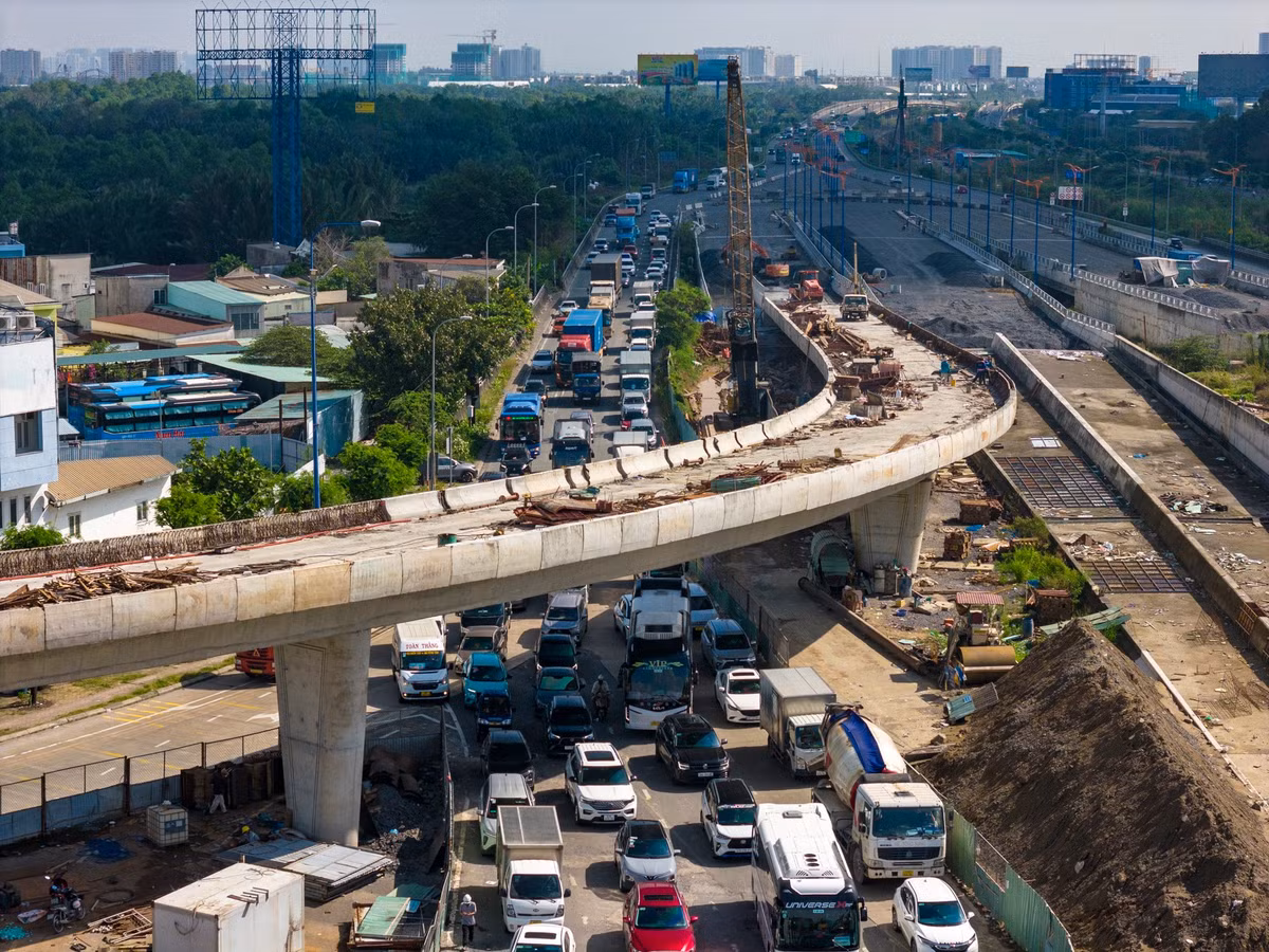 Dự kiến, nhánh cầu vượt N2 sẽ hoàn thành và thông xe kỹ thuật trước ngày 31/12. Khi đi vào khai thác, công trình sẽ giúp luồng xe từ đường dẫn cao tốc TP.HCM - Long Thành - Dầu Giây về đại lộ Mai Chí Thọ thông suốt hơn.