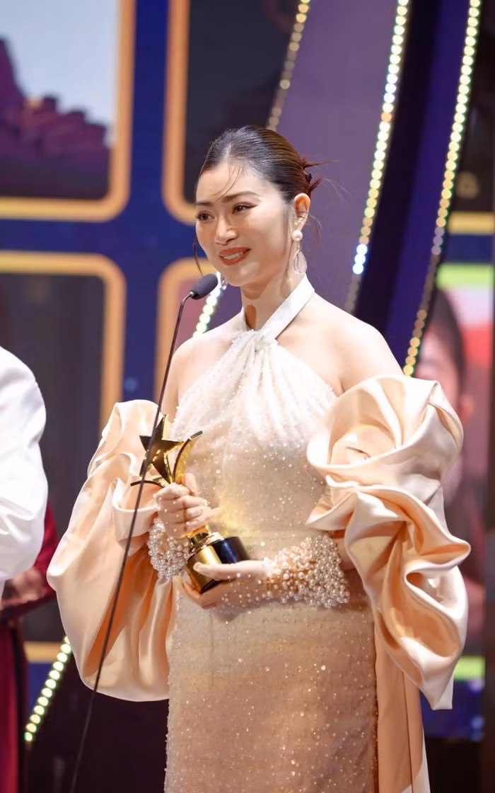 Tại lễ trao giải Ngôi sao xanh 2022, Thanh Trúc đoạt giải Nữ diễn viên được yêu thích nhất với vai diễn trong phim Rồi 30 năm sau. Ảnh: Saostar.