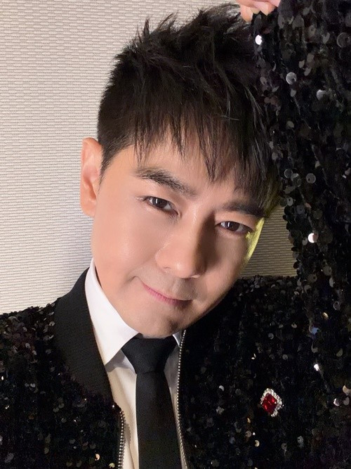 Năm 2024, nam diễn viên trở lại showbiz. Lâm Chí Dĩnh tham gia sự kiện, ghi hình cho show truyền hình, ca hát. Ảnh: FB Lâm Chí Dĩnh.