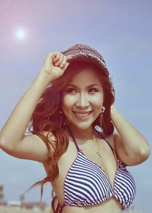 Duy Uyên sinh năm 1983, sở hữu thân hình quyến rũ, gương mặt xinh đẹp với nụ cười đầy ngọt ngào. Ảnh: Dân Việt.