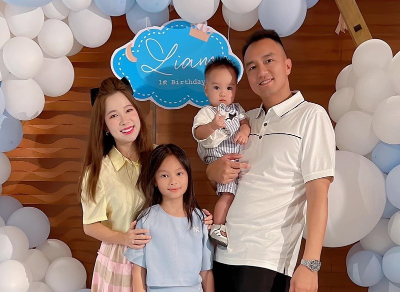Nhiều năm qua, thành viên một thời của nhóm Mắt Ngọc định cư ở Mỹ cùng chồng con. Ảnh: FB Duy Uyên.