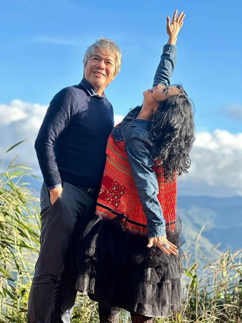 Tháng 3/2025, Thanh Lam mời bác sĩ Tiến Hùng đóng MV Tướng phu thê. Ảnh: FB Thanh Lam.