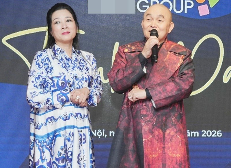 Nữ nghệ sĩ cho biết, Xuân Hinh từng là chỗ dựa tinh thần quan trọng với cô trong những giai đoạn khó khăn. Mỗi lần gặp đàn anh, Thanh Thanh Hiền luôn cố gắng giữ tinh thần tích cực, vui vẻ như một cách trân trọng người mình kính quý. Ảnh: Vietnamnet.