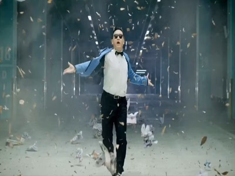 MV Gangnam Style vượt mốc 3 tỷ lượt xem vào tháng 11/2017, 4 tỷ vào tháng 3/2021, 5 tỷ vào tháng 11/2023. Hiện tại, sản phẩm âm nhạc có 5,6 tỷ lượt xem trên Youtube. Ảnh: Znews.