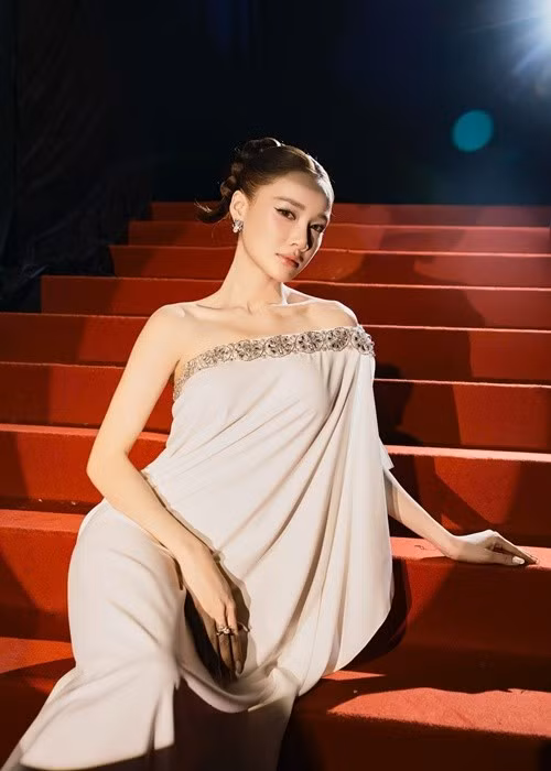 Công ty đại diện Nhã Phương chủ động liên hệ với thẩm mỹ viện để yêu cầu gỡ bỏ, tuy nhiên không nhận được phản hồi hợp tác rõ ràng. Ảnh: FB Nhã Phương.