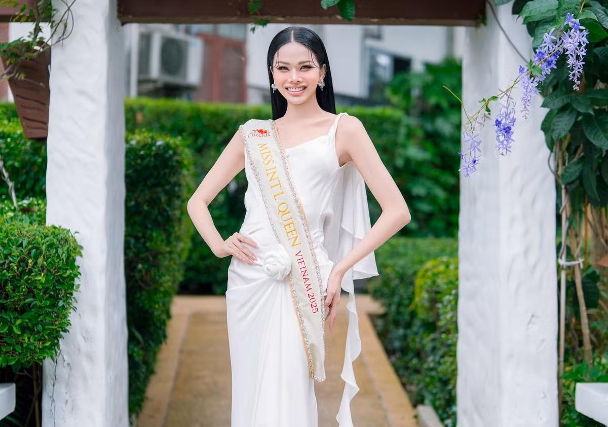 Hà Tâm Như đẹp lộng lẫy, sang trọng với váy trắng. Ảnh: FB Hà Tâm Như.