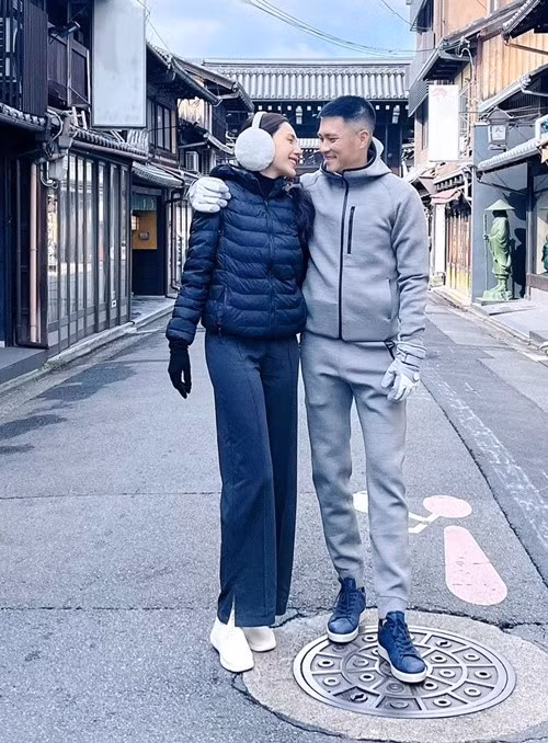 Tháng 6/2024, Công Vinh chia sẻ hình ảnh bên Thủy Tiên, phủ nhận tin đồn ly hôn. Ảnh: FB Công Vinh.