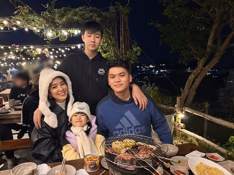 Trung Kiên yêu thương bé Cà Pháo như con ruột, từng gọi cậu nhóc là "tình yêu". Trong cuộc phỏng vấn với Vietnamnet, Lê Phương cho biết, cô thấy bé Cà Pháo thay đổi rất nhiều mà phần lớn nhờ sự kiên trì và tấm lòng của Trung Kiên.