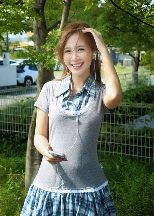 Ít ngày trước, Ngọc Huyền bày tỏ mong muốn đi tuần trăng mật ở Nhật Bản. "Tự nhiên sắp lấy chồng lại thấy tiếc nuối thanh xuân. Kể ra cưới xong mà được sang Nhật chơi thì cũng thấy đỡ tiếc", nữ diễn viên viết. Nhanh chóng, Đình Tú khoe ảnh chụp màn hình đặt chuyến bay sang Nhật Bản vào tháng 11. Ảnh: FB Ngọc Huyền.