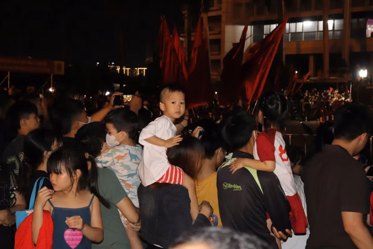 Cùng chung cảm xúc, chị Hương (Nam Từ Liêm) cho biết: “Dù mới là hợp luyện nhưng tôi đã thấy rất hoành tráng”.