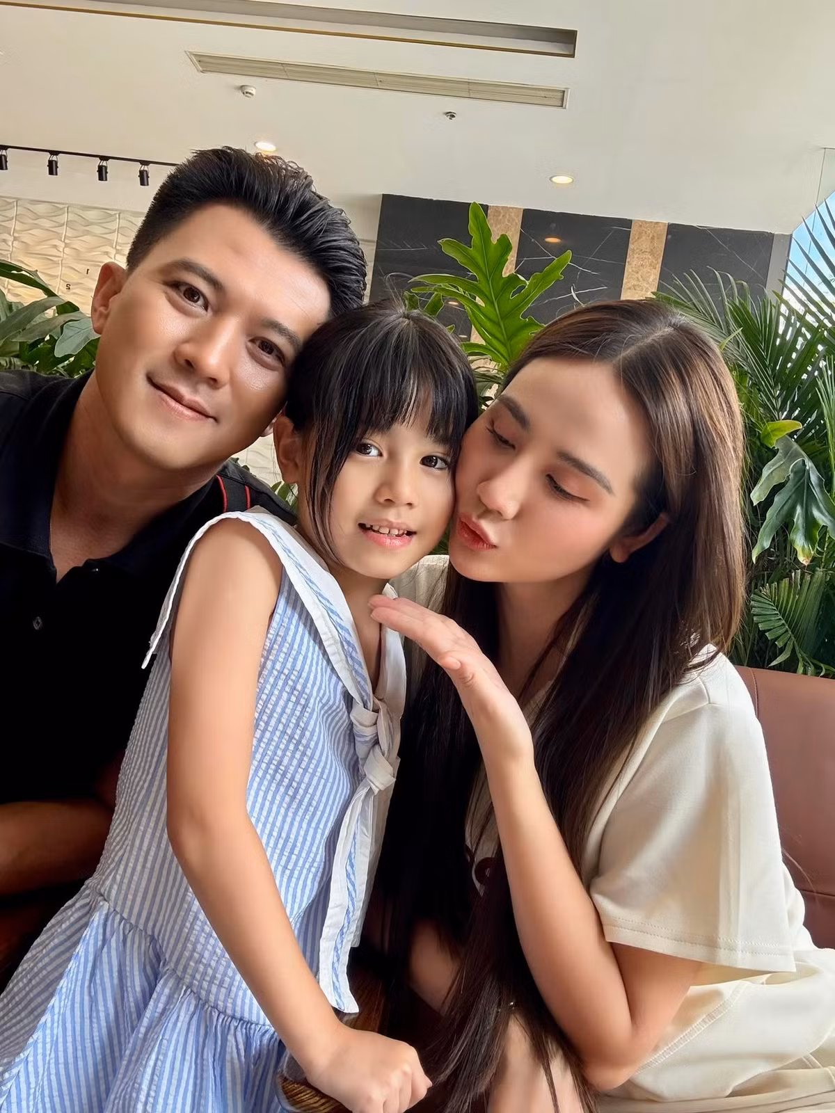 Hà Việt Dũng đang góp mặt trong phim truyền hình Cách em 1 milimet.