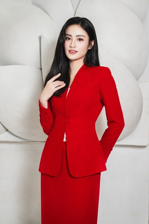 Tin đồn Ý Nhi và Anh Kiệt chia tay rộ lên khi Anh Kiệt không xuất hiện tại sân bay để tiễn nàng hậu sang Ấn Độ thi Miss World 2025 cũng như đón cô về nước. Thậm chí, một số cư dân mạng còn đồn đoán Ý Nhi và Tuấn Ngọc có mối quan hệ tình cảm. Ảnh: FB Ý Nhi.