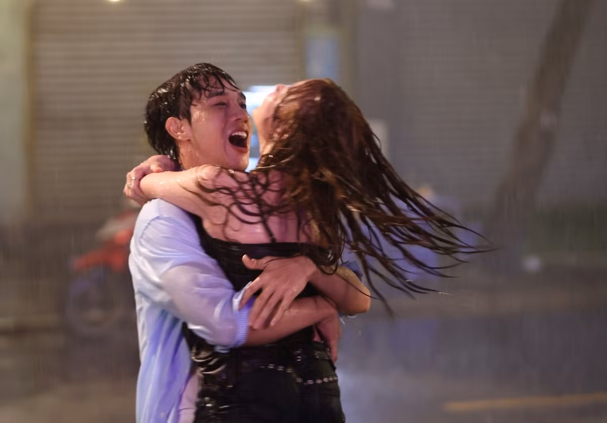 "Út Lực và Hải Âu chưa có cảnh tỏ tình, cũng không có đám cưới nên chúng tôi muốn viết lại cái kết đẹp cho hai nhân vật", Thuận Nguyễn chia sẻ. Ảnh: Thể Thao Văn Hoá.