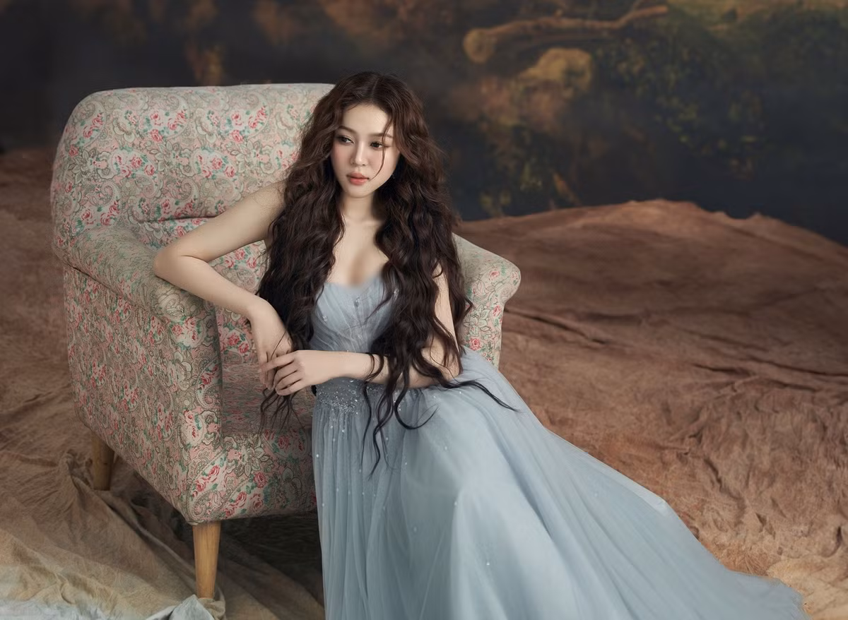 Kiều Duy tâm sự, bước sang tuổi 22, cô tự hào vì bản thân đã không ngại thử thách, không ngừng nỗ lực, băng băng tiến về phía trước. Ảnh: Sen Vàng.