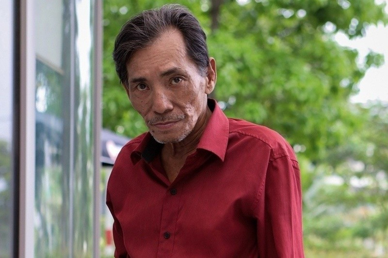 “Anh không còn tỉnh táo, nhiều lúc mất nhận thức. Gia đình đưa anh đi bệnh viện kiểm tra thì sức khỏe tổng thể không quá nghiêm trọng, nhưng cơ thể bị lở loét do nằm nhiều, sức lực giảm sút,” nhạc sĩ Tô Hiếu cho hay. Ảnh: Người Đưa Tin.